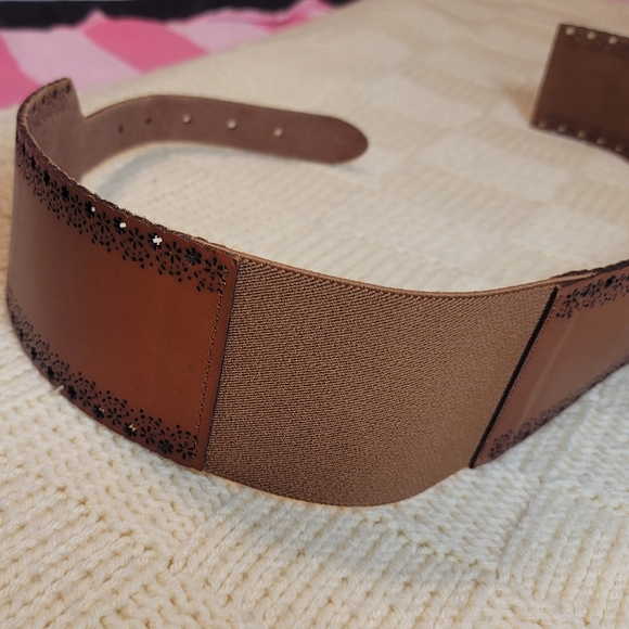 Genuine Leather Belt with Elastic, and Floral trim cutout - Picture 3 of 9